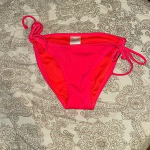 Pink bikini bottoms 👙